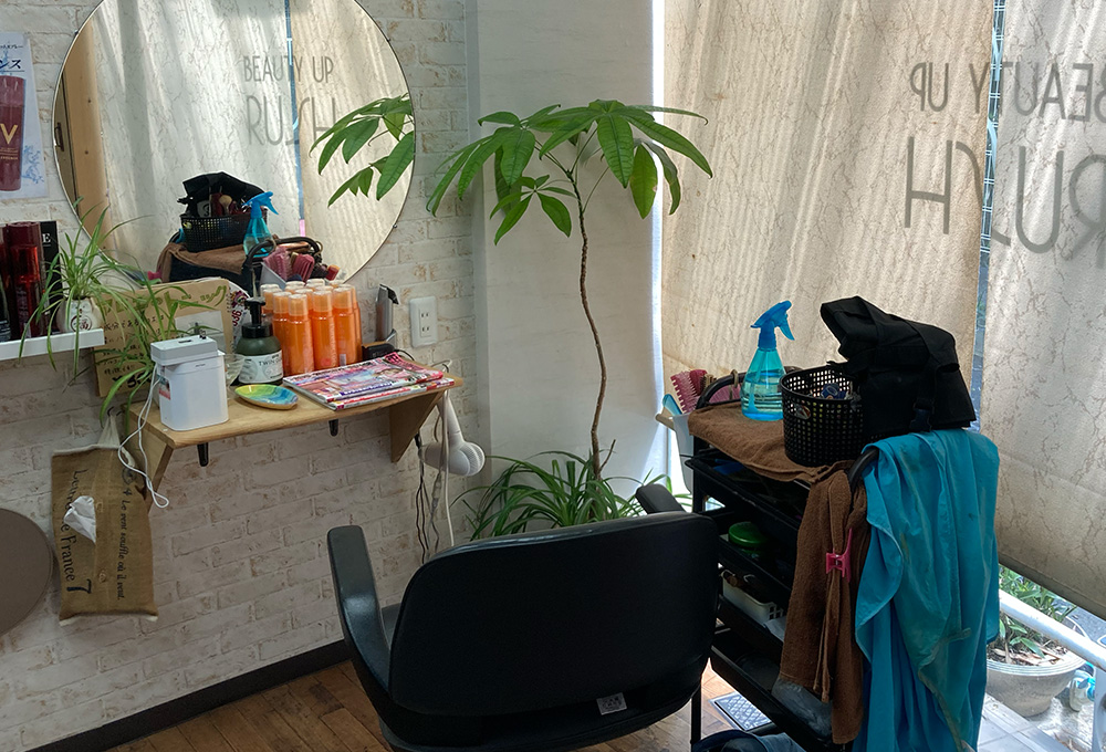 河内長野市ラッシュ美容室の店内